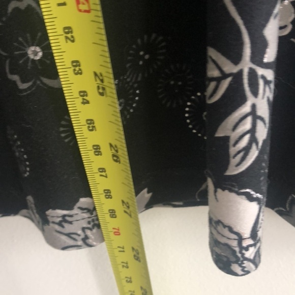 Mandarin Satin and Floral Size M Tie Up Top - Picture 9 of 9